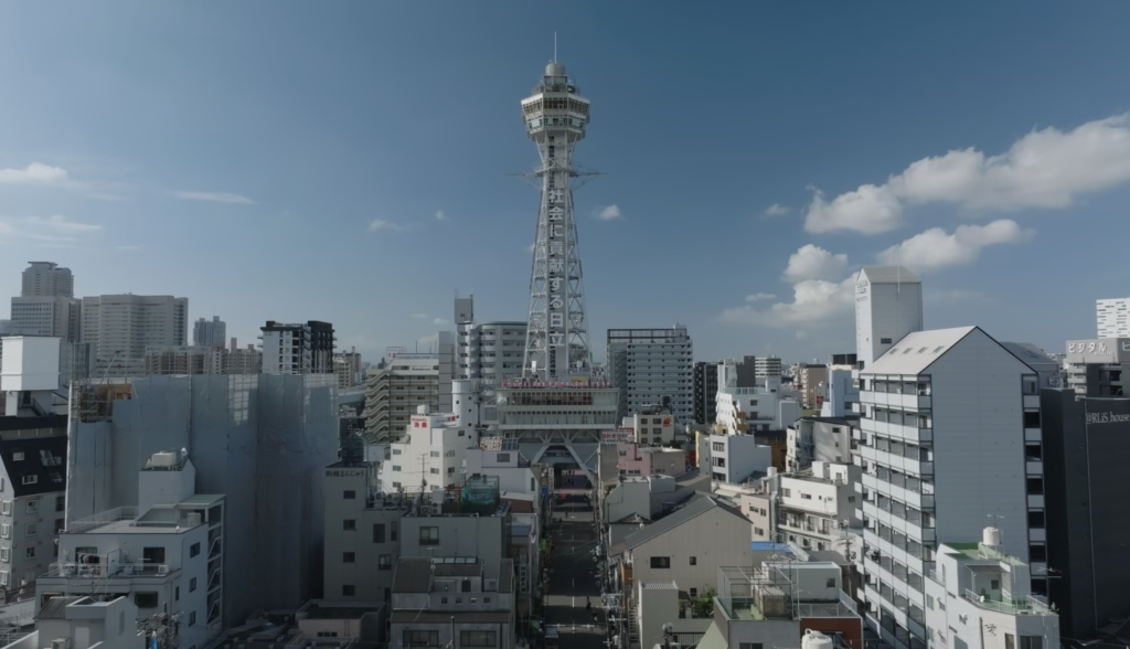 NMB48のがんばらぬわいMVを 大阪通天閣での小型軽量のFPVマイクロドローンとDJIドローン空撮を当事業で担当いたしました。