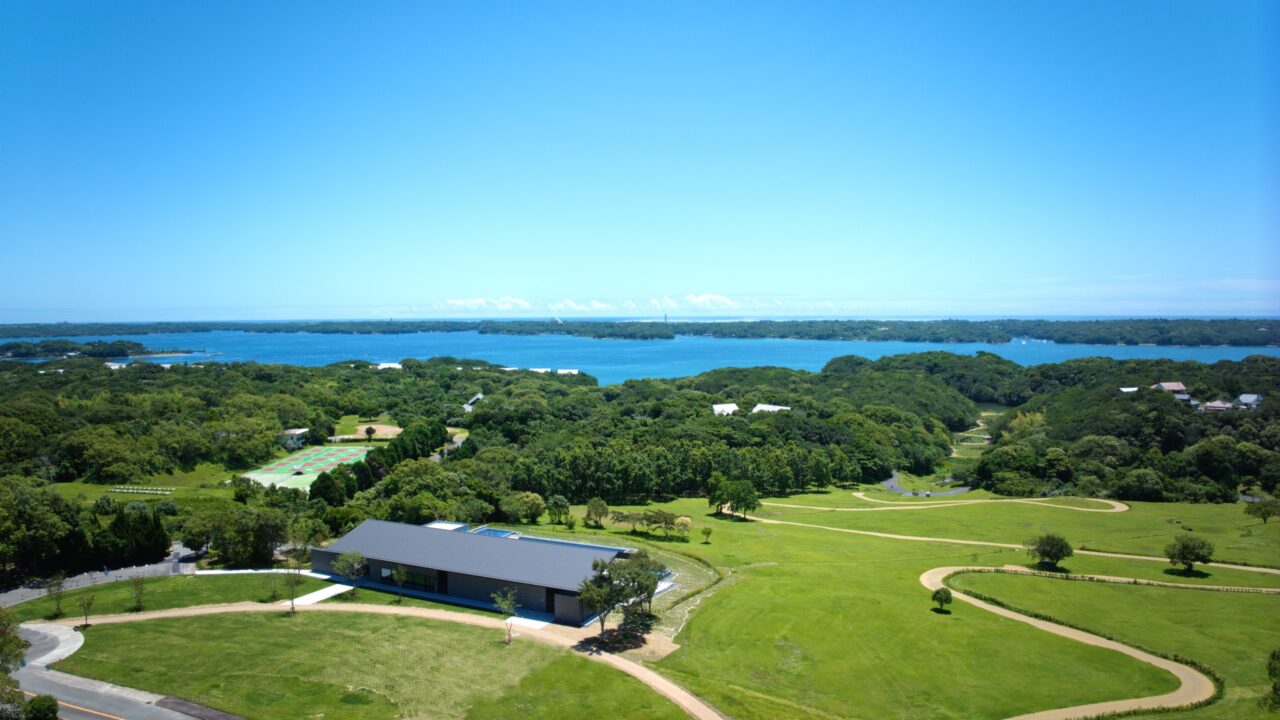 NEMU RESORT プール棟と英虞湾